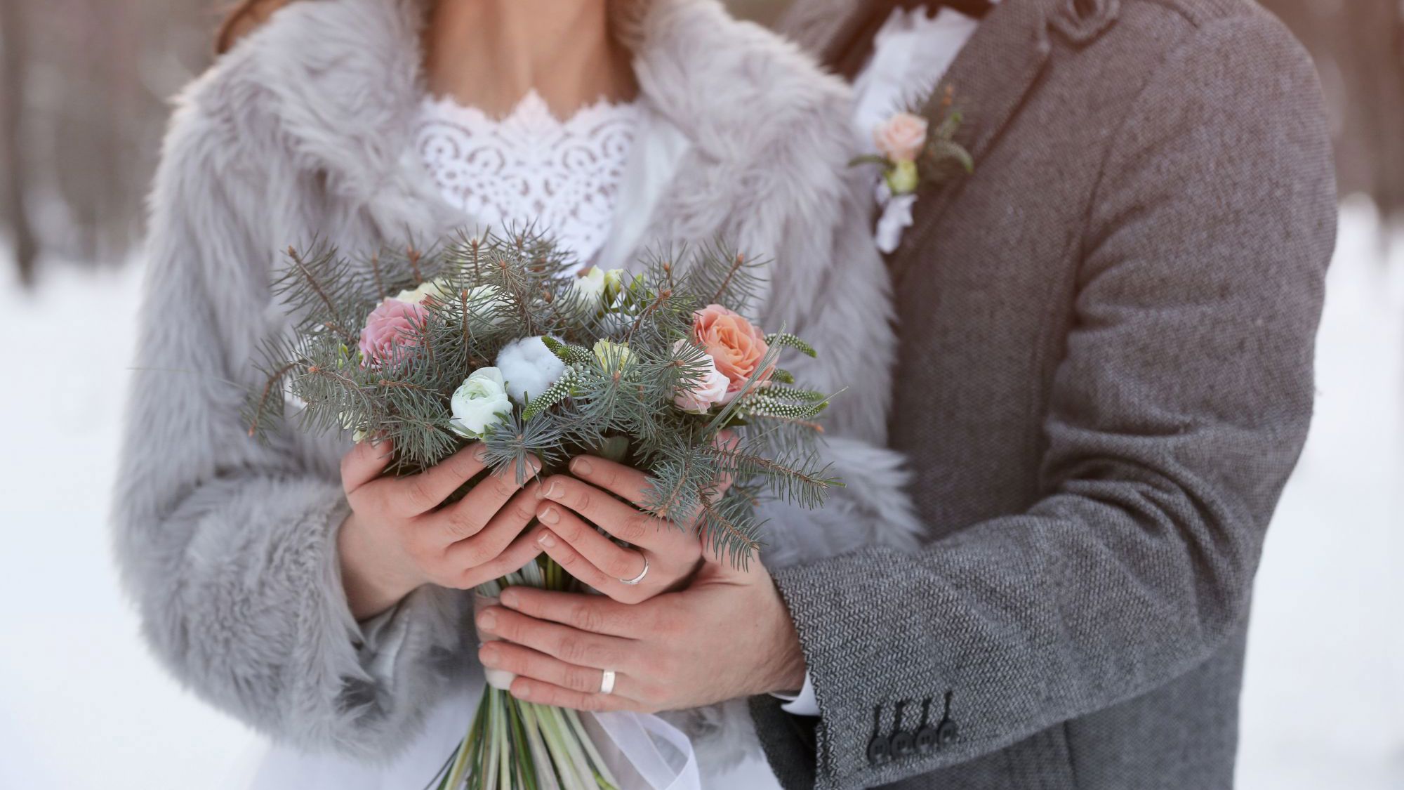 Winter wedding couple