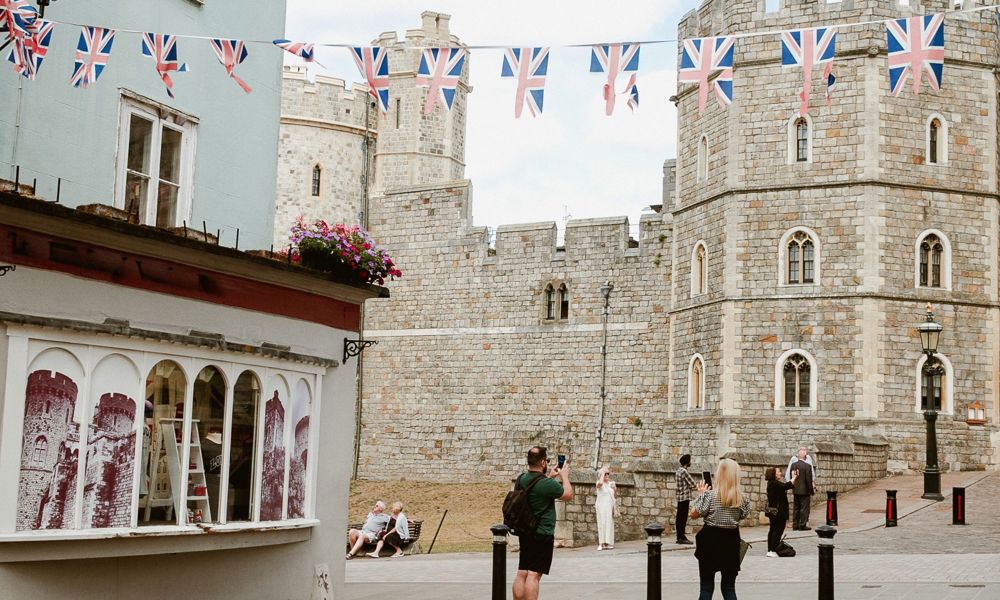Windsor Castle with people
