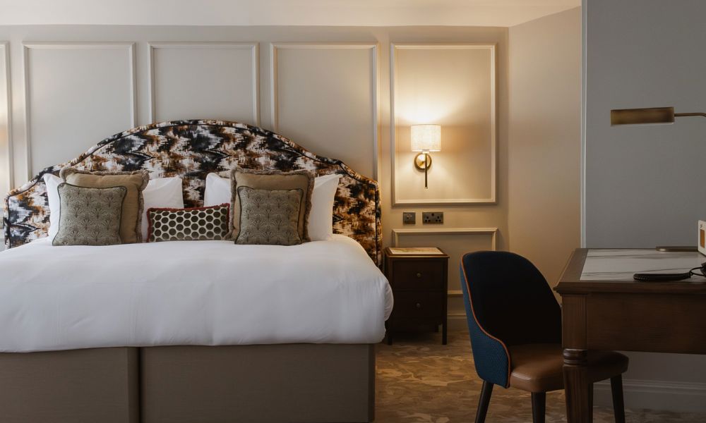 Castle Hotel Windsor, Generous Mews room