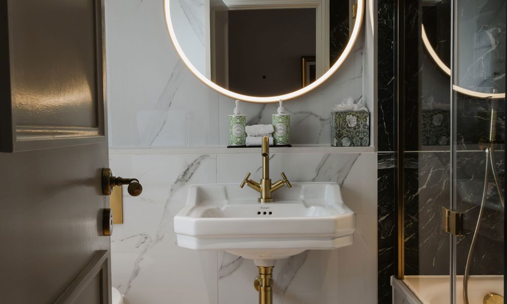 Castle Hotel Windsor, Mews bathroom