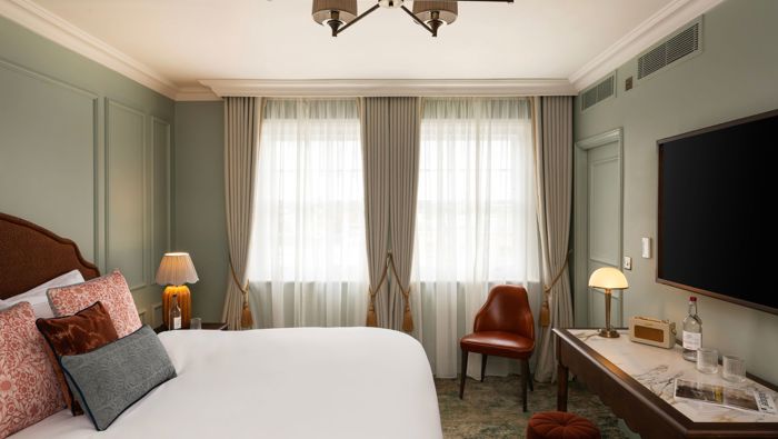 Castle Hotel Windsor generous room