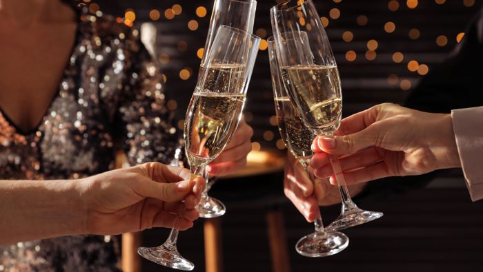 Clinking champagne glasses