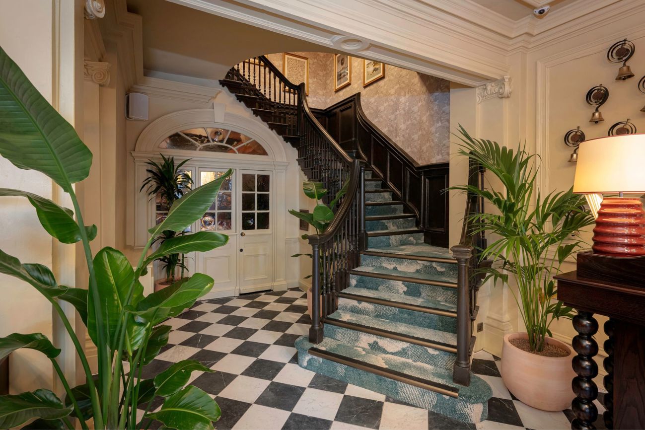 Castle Hotel Windsor stairs