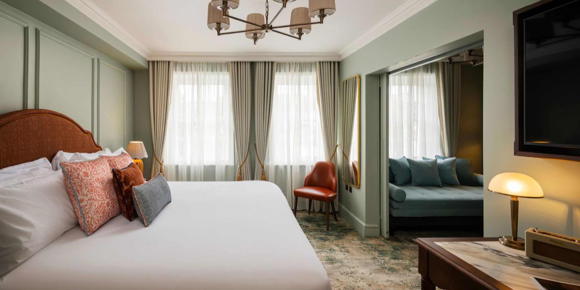 Castle Hotel Windsor rooms and suites