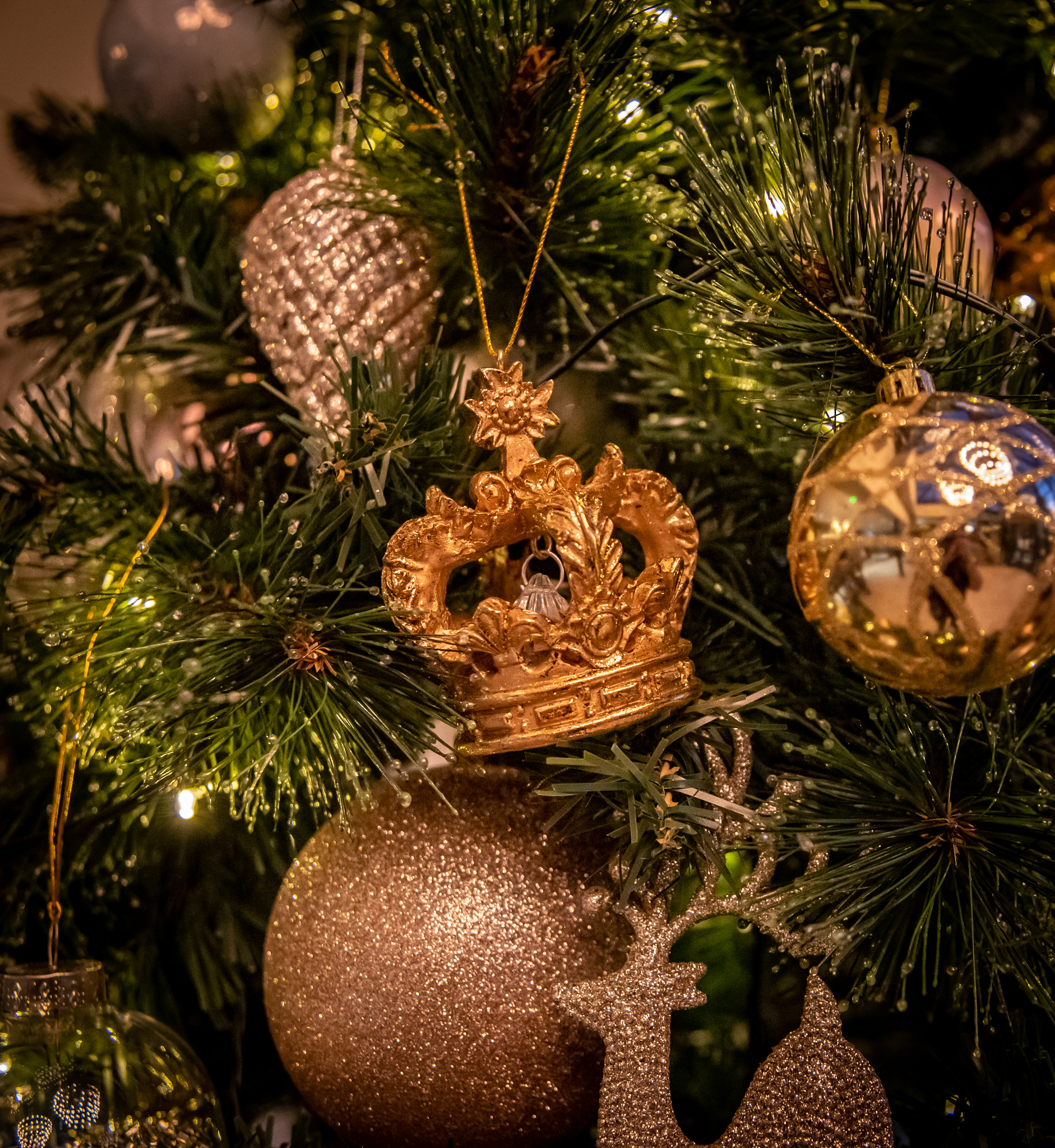 Christmas decorations on the tree