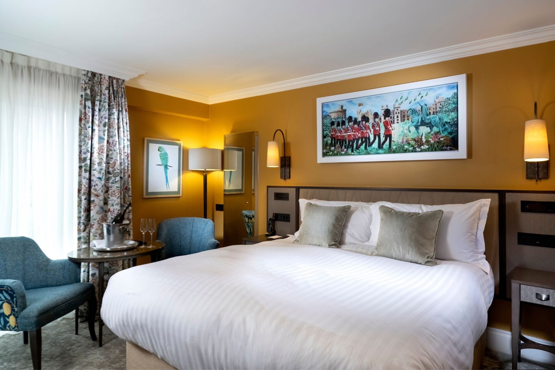 The Castle Hotel Windsor Classic queen bedroom Park Wing with Prosecco