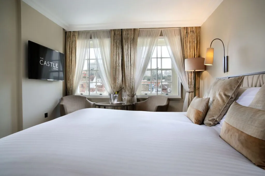 The Castle Hotel Windsor Classic queen bedroom with Prosecco