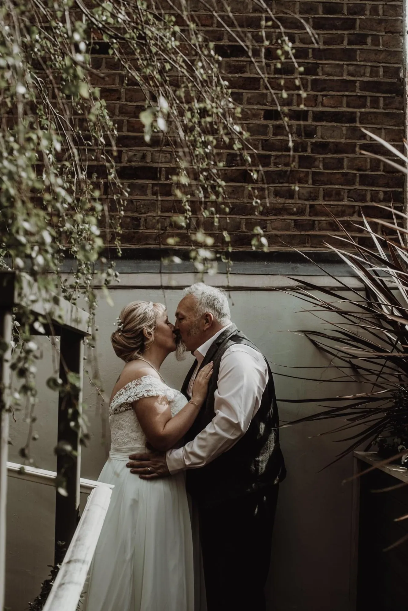 Karen Robins bride and groom in the garden The Castle Hotel