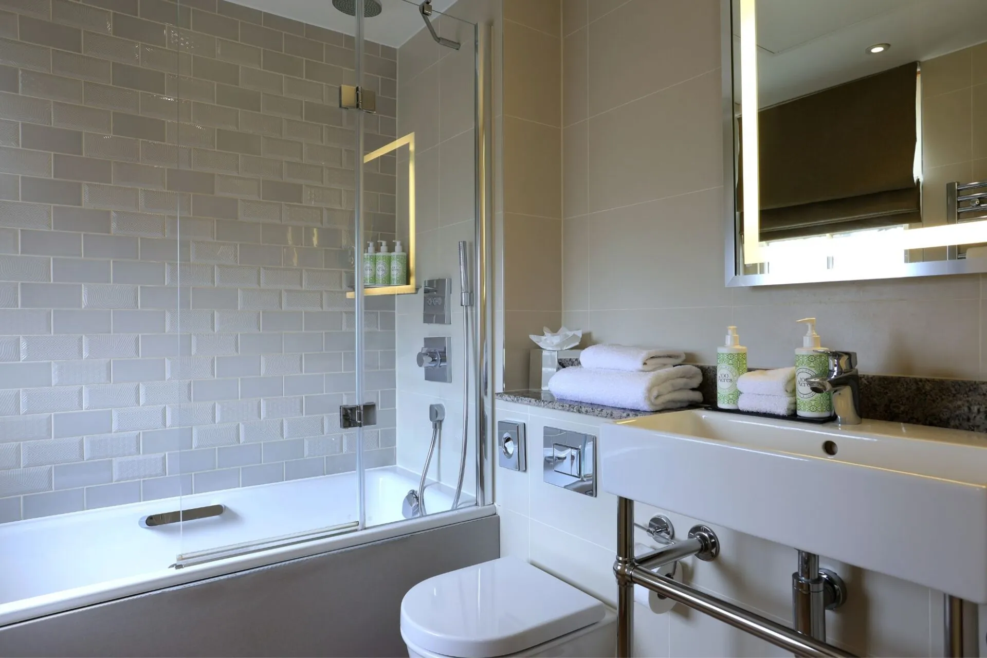 The Castle Hotel Windsor Mews Deluxe bathroom