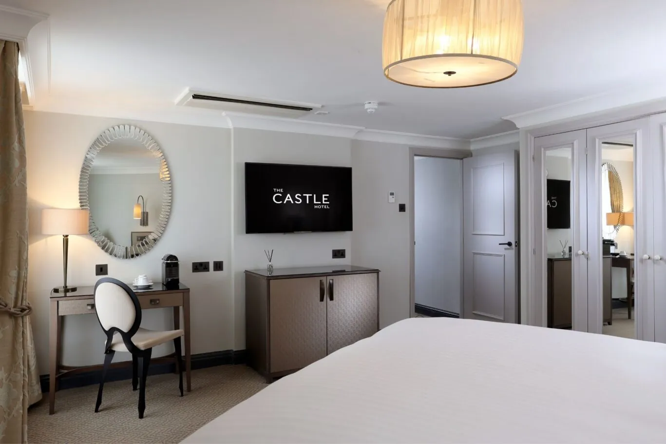 The Castle Hotel Windsor Mews Suite