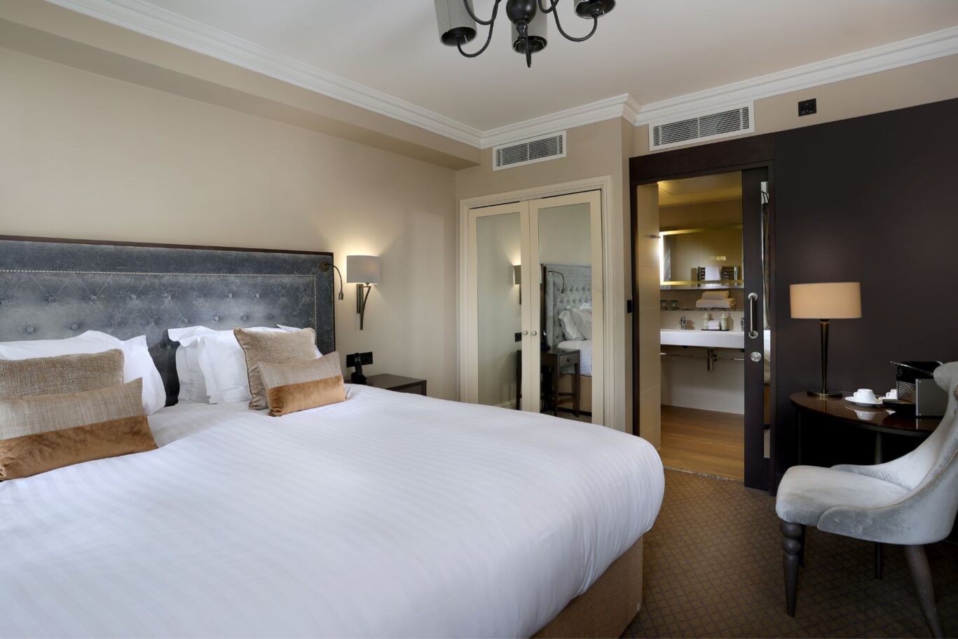 The Castle Hotel Windsor Windsor Suite 2